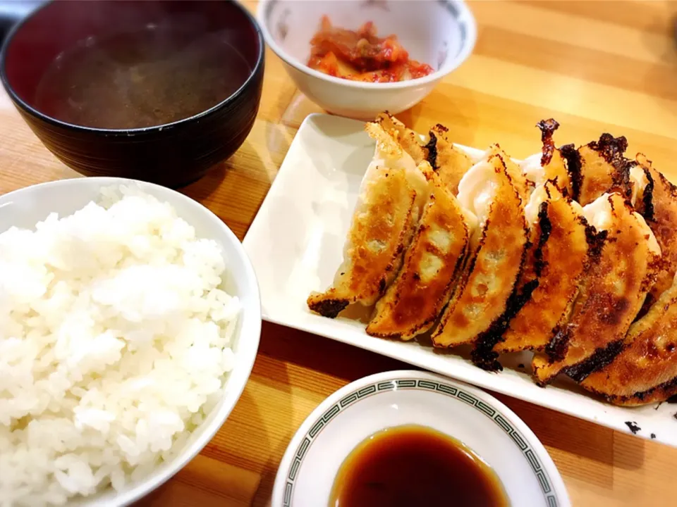 Snapdishの料理写真:超でんでん餃子定食（ダブル） ¥700|Blue Moon Caféさん