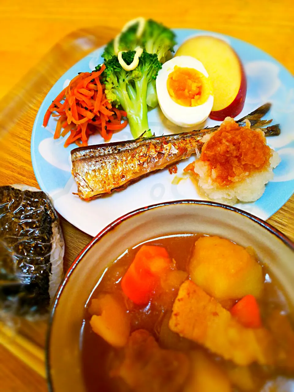 秋刀魚の塩焼きと肉じゃが
 #スポーツキッズ #練習前のご飯|mughi-cafeさん