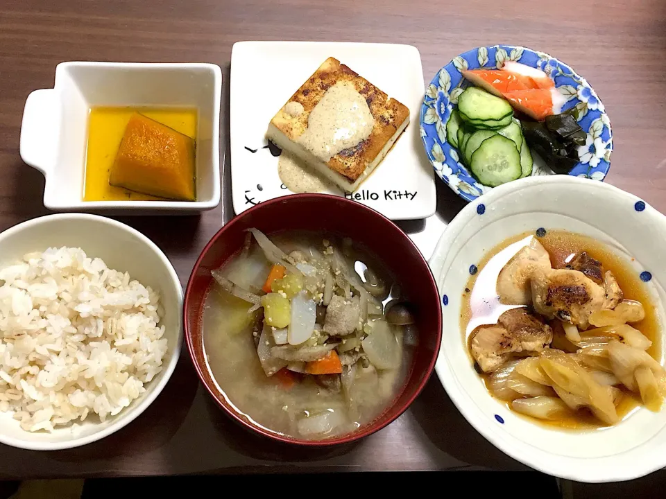 豚汁 鶏肉と長ねぎの南蛮漬け きゅうりとわかめの酢の物 豆腐ステーキ かぼちゃの煮物|おさむん17さん