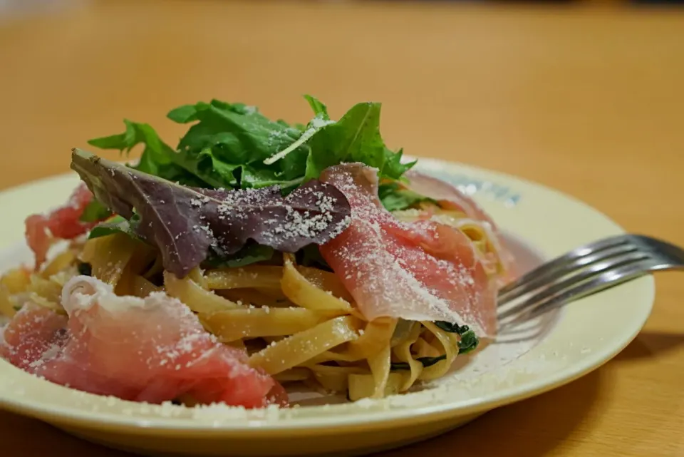 春菊と生ハムのパスタ|こたろーさん