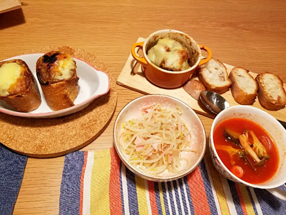 Snapdishの料理写真:☆カレーリメイク☆カレーバゲットとかとか|かなさん