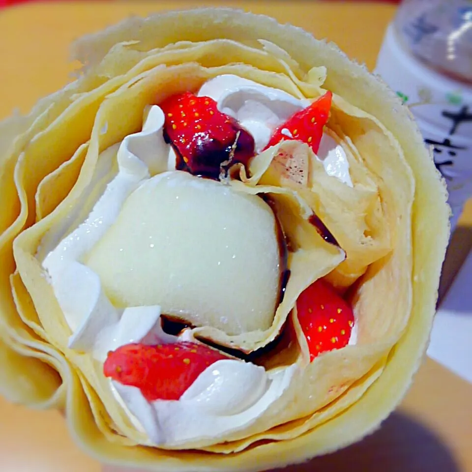 クレープ300円の日だったので🍓雪見だいふくチョコいちごクレープ|うたかた。さん