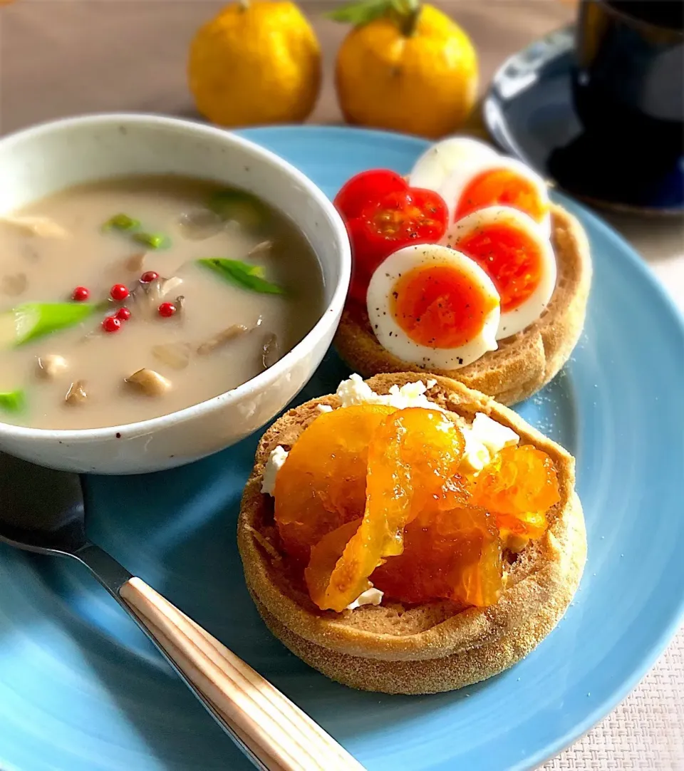 朝ごはんを食べよう🥞手作り柚子ジャムのイングリッシュマフィン🍊|あしゃぱんさん