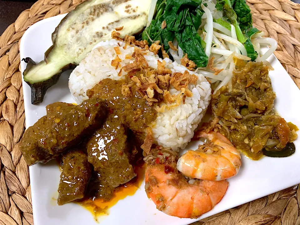 Nasi padang|yeni kartikasariさん