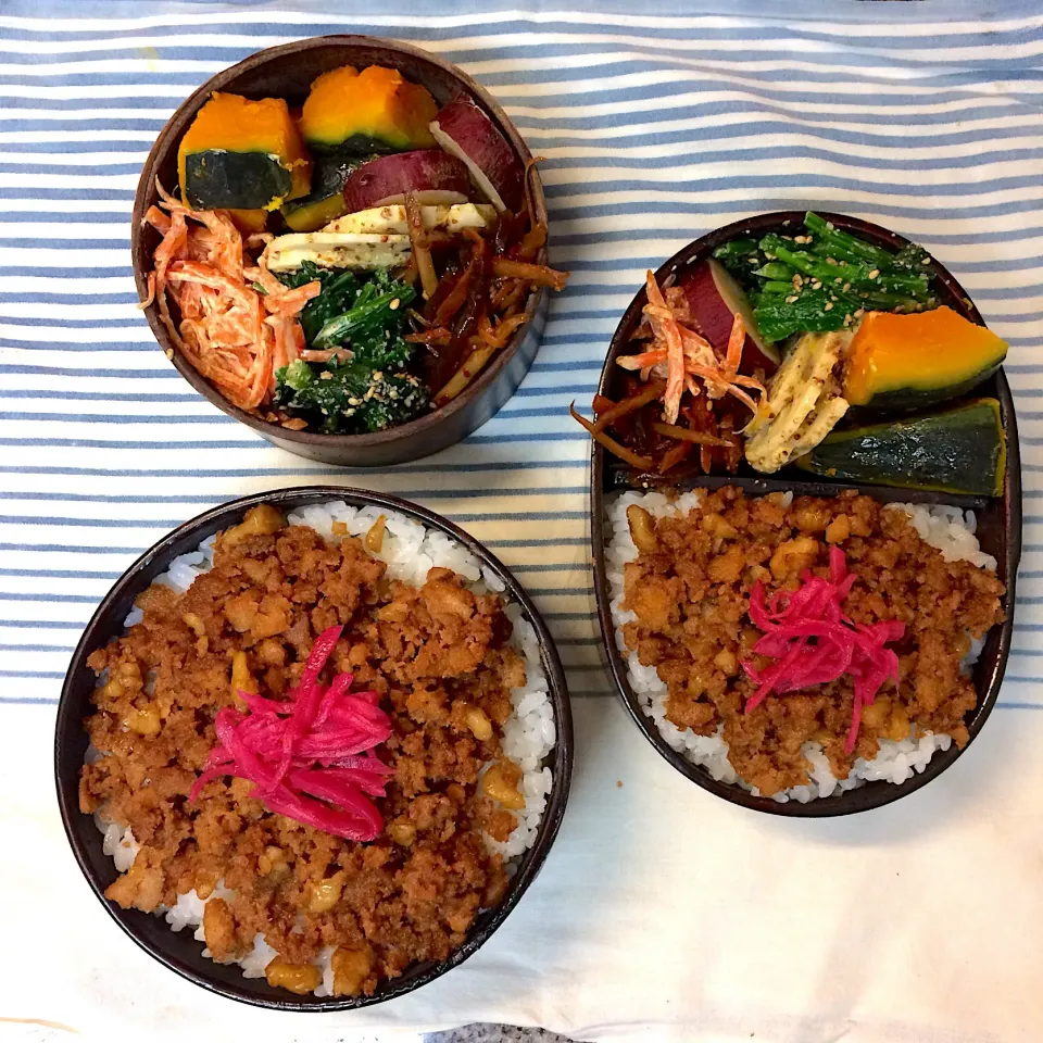 Snapdishの料理写真:#vegan弁当 
高野豆腐とクルミのそぼろ丼|makiko_aさん