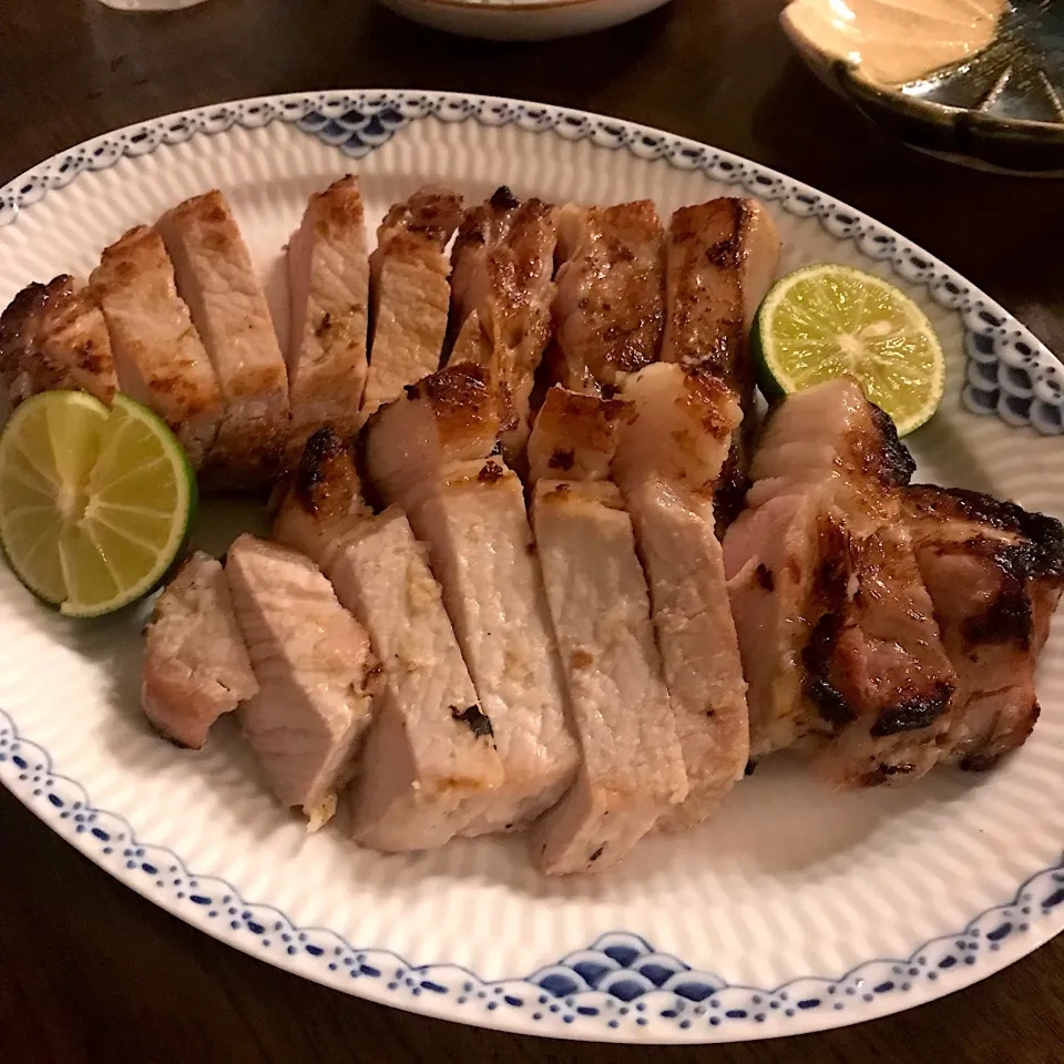 Snapdishの料理写真:豚ロースのグリル焼き|kayoさん