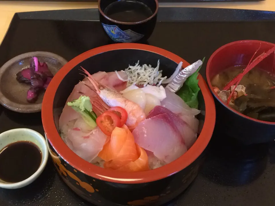 伊勢志摩祭海鮮丼|村山由香さん