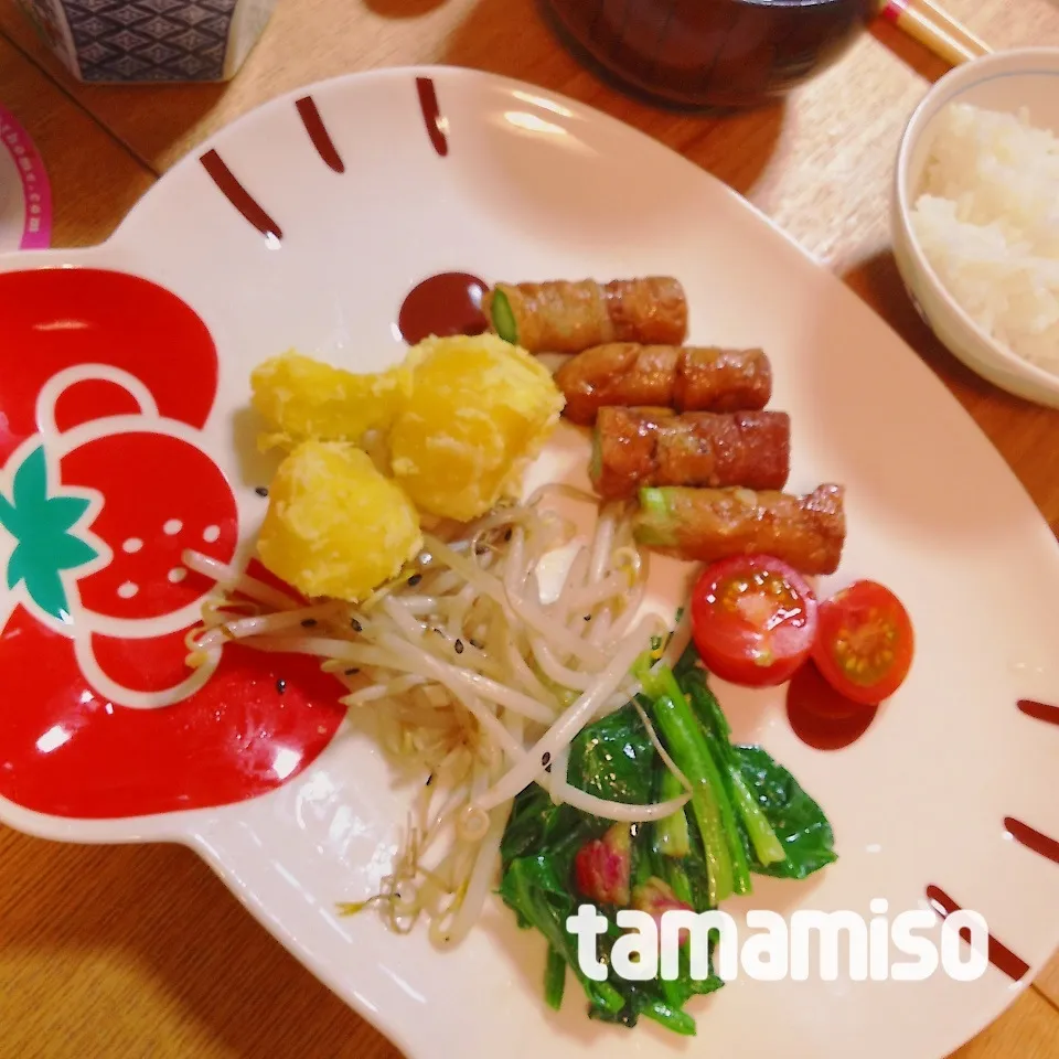 アスパラの豚肉巻きとたっぷり野菜の夕飯|tamamisoさん