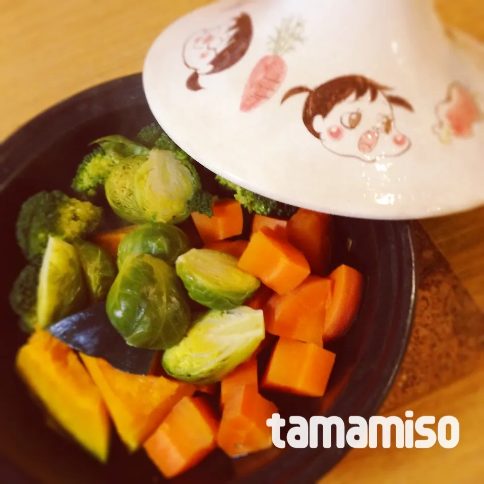 Snapdishの料理写真:タジン鍋で野菜蒸し|tamamisoさん