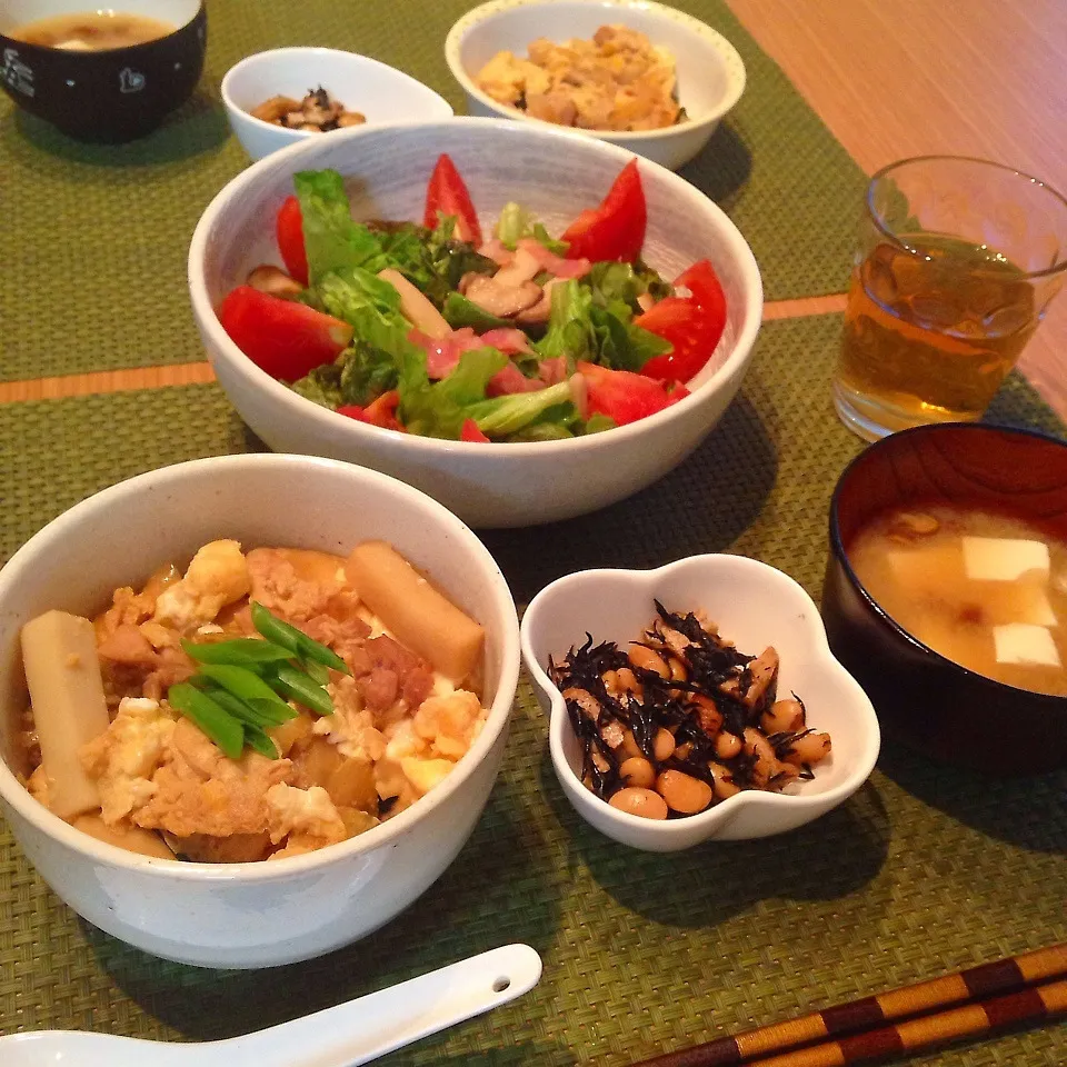 親子丼、ひじき煮、茸サラダ|Reichangさん