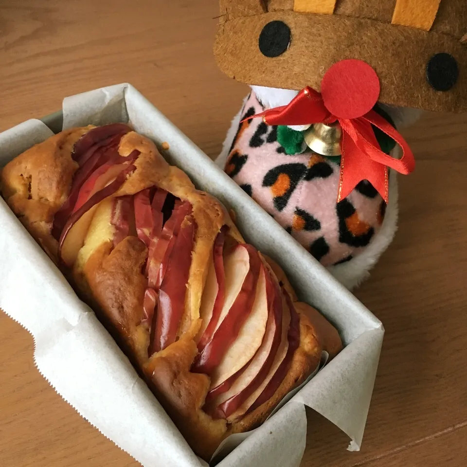 Snapdishの料理写真:りんごのパウンドケーキ🍎|とももさん