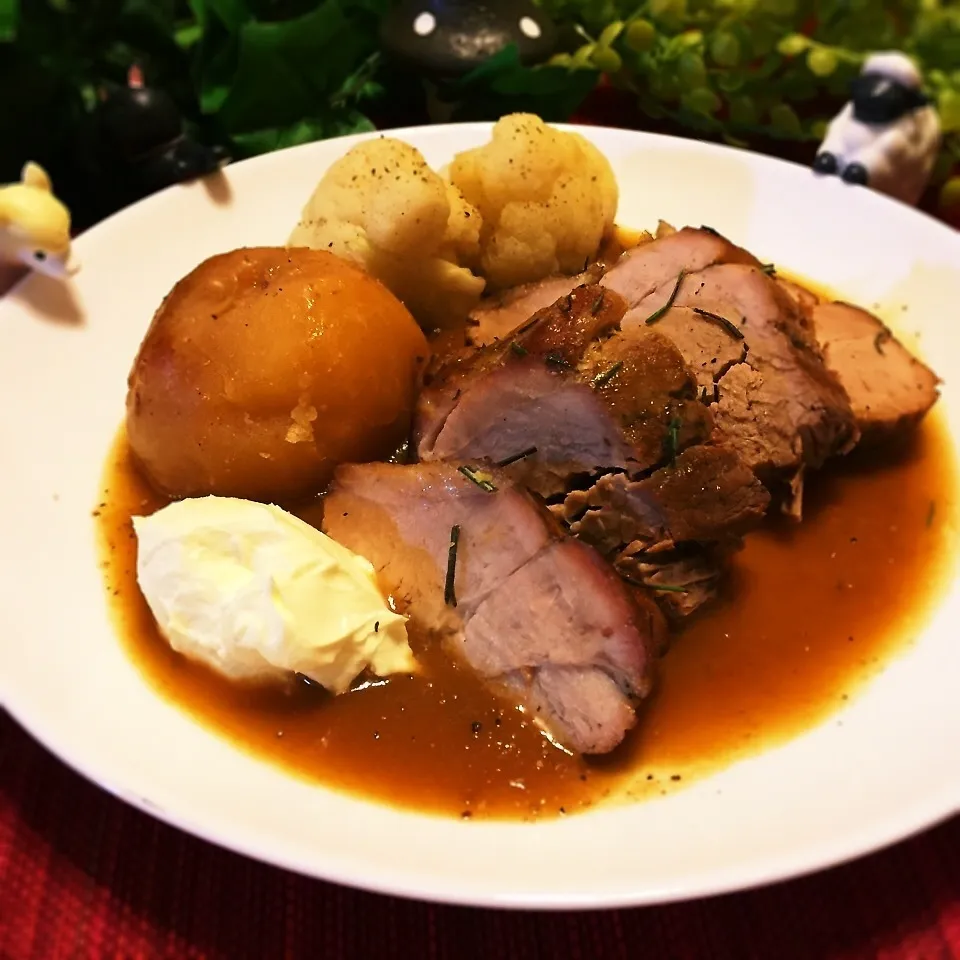 りんごと豚モモ肉の煮込み サワークリーム添え|Wabiさん