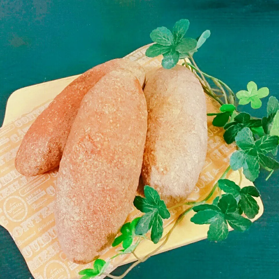 Snapdishの料理写真:すだち酵母🍞チョコとクランベリーの黒パン|bobbinさん