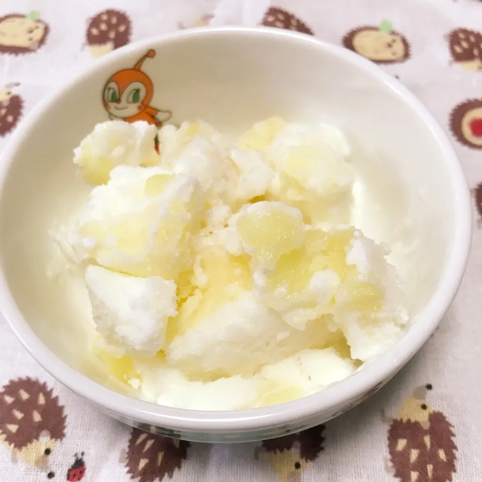 Snapdishの料理写真:レモンカルピスでアイス🍨|iguigupopさん