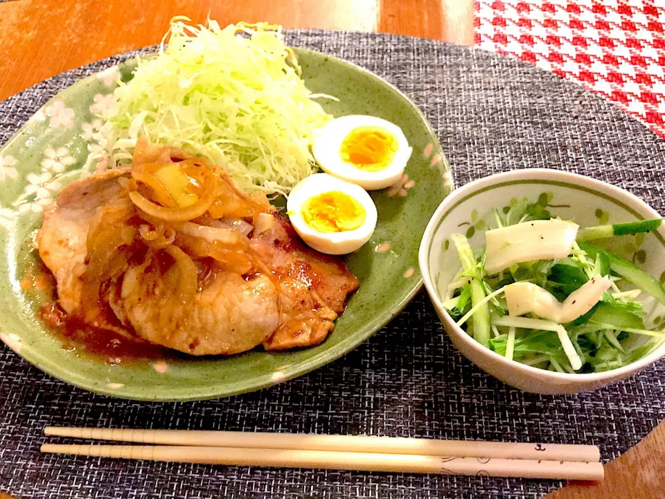 豚の生姜焼きと水菜とサラダたけのこの和え物|とみぃさん