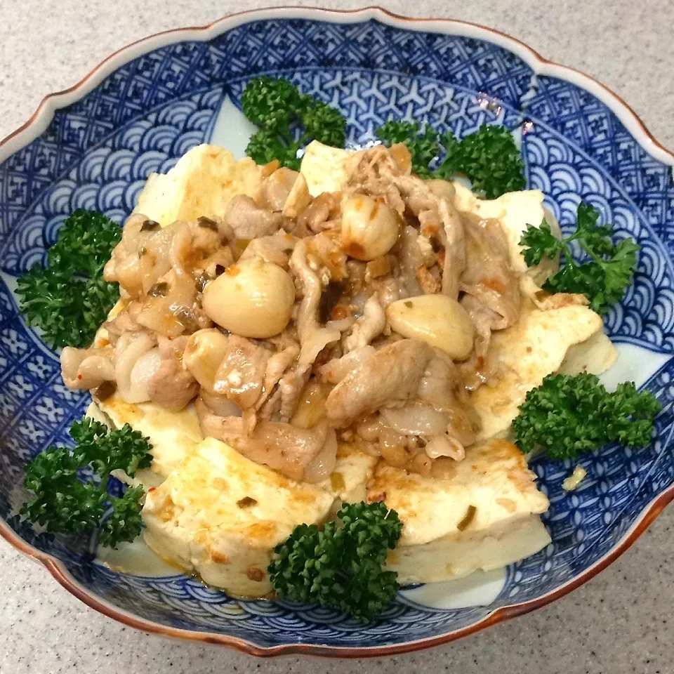 Snapdishの料理写真:♪ホエイ豚とお豆腐の松坂牛にんにく肉味噌炒め♪|henryさん