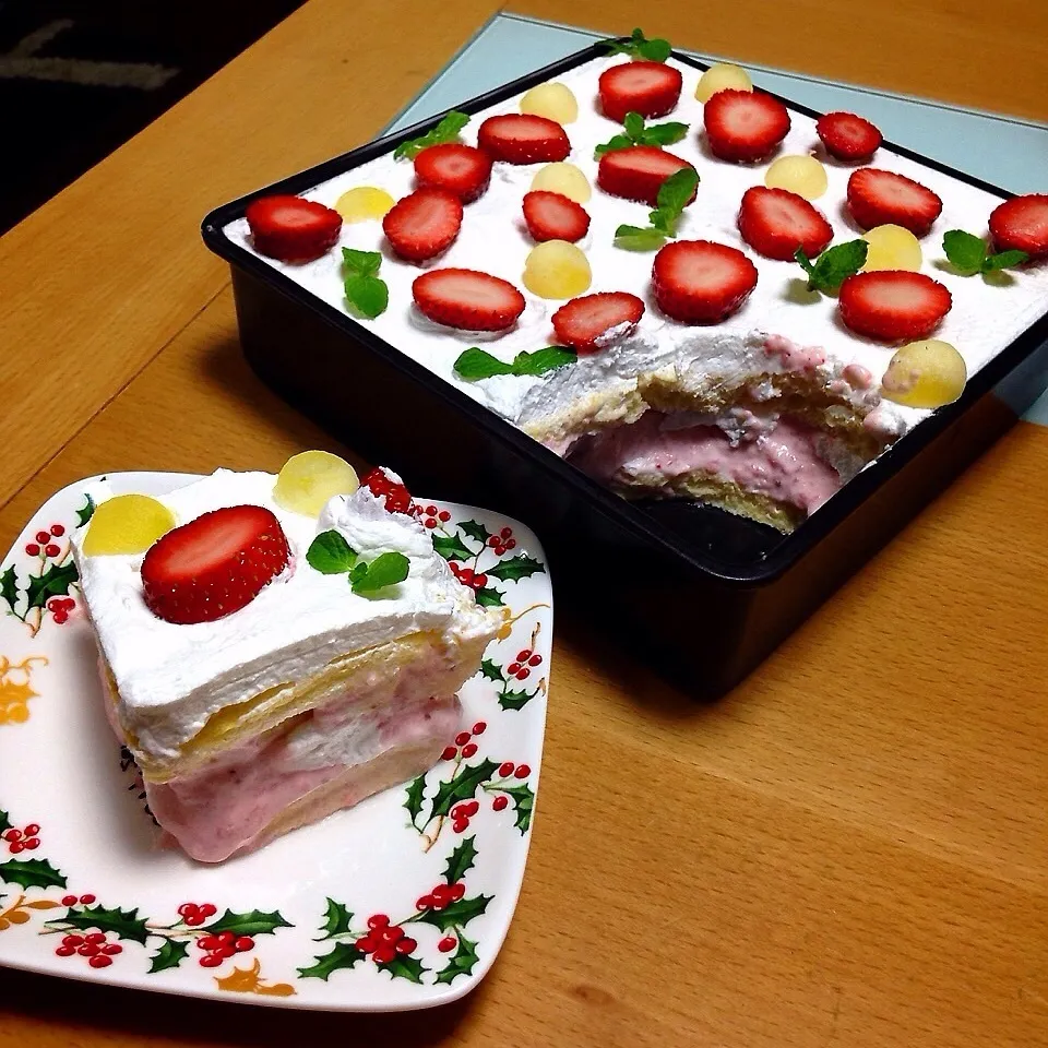 Snapdishの料理写真:Mizukiさんのスコップケーキ♫イチゴムース☆|sayuminmamaさん