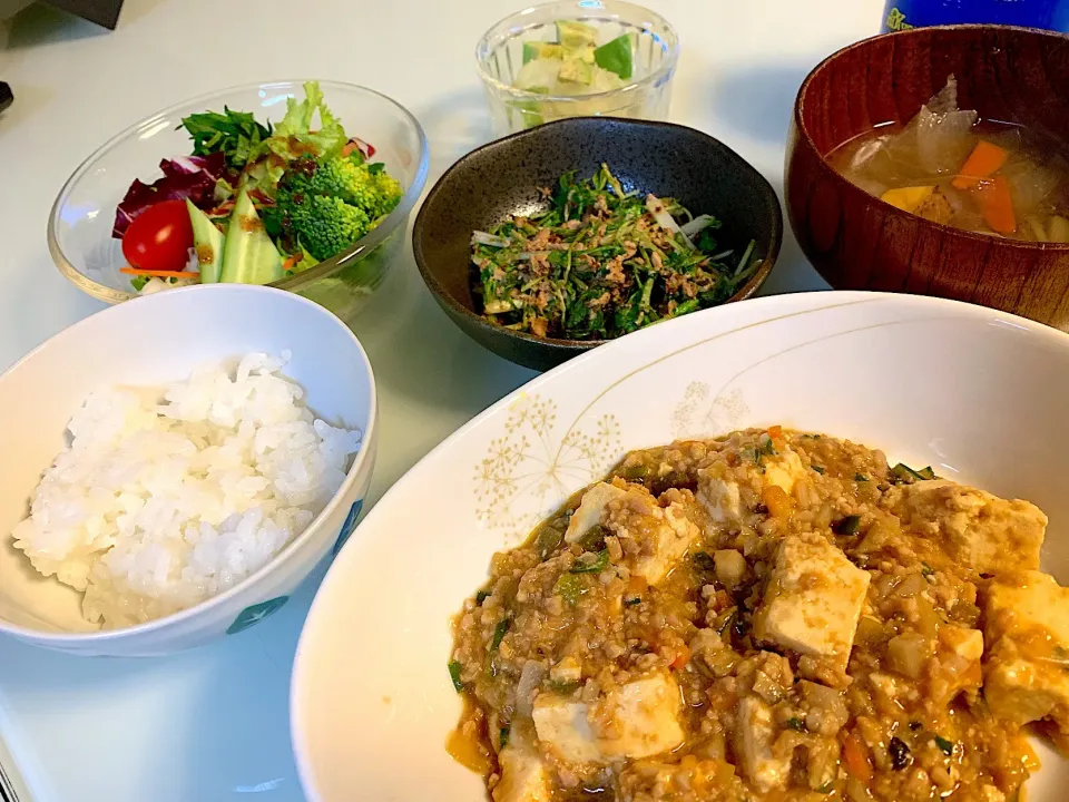 Snapdishの料理写真:野菜もりもり麻婆豆腐と水菜のおひたし 

 #麻婆豆腐  #野菜たっぷり  #水菜のお浸し|Snow10さん