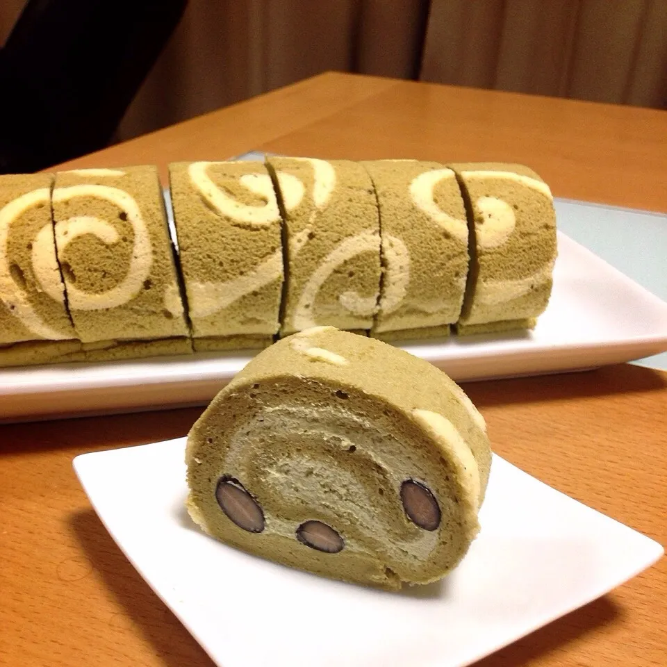 Snapdishの料理写真:唐草模様⁈抹茶ロールケーキ♪|sayuminmamaさん