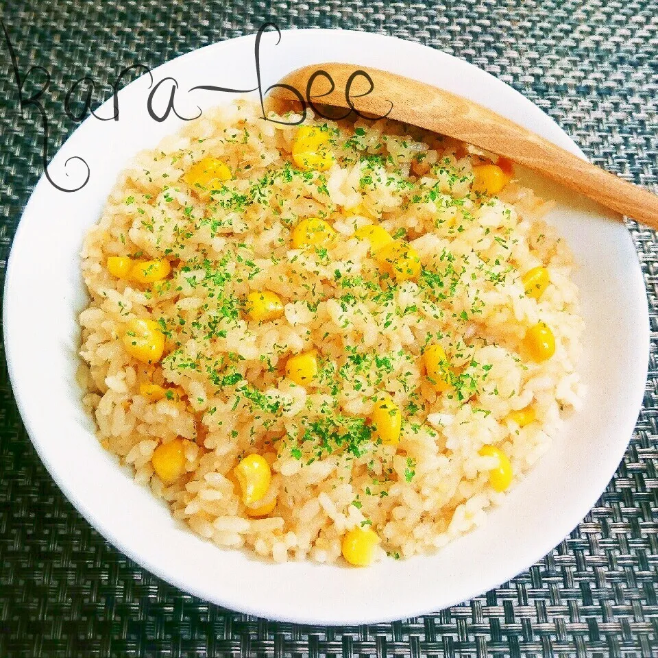 Snapdishの料理写真:あったかご飯に混ぜるだけ♪旨いぜ!ツナコーンガーリックライス|からあげビールさん