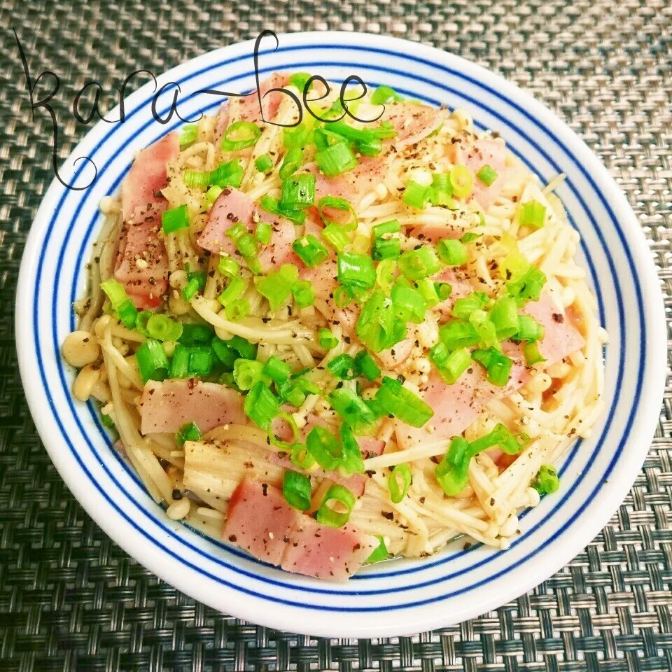 超絶簡単!レンジで3分♡えのきベーコンのめんつゆバタぽん蒸し|からあげビールさん