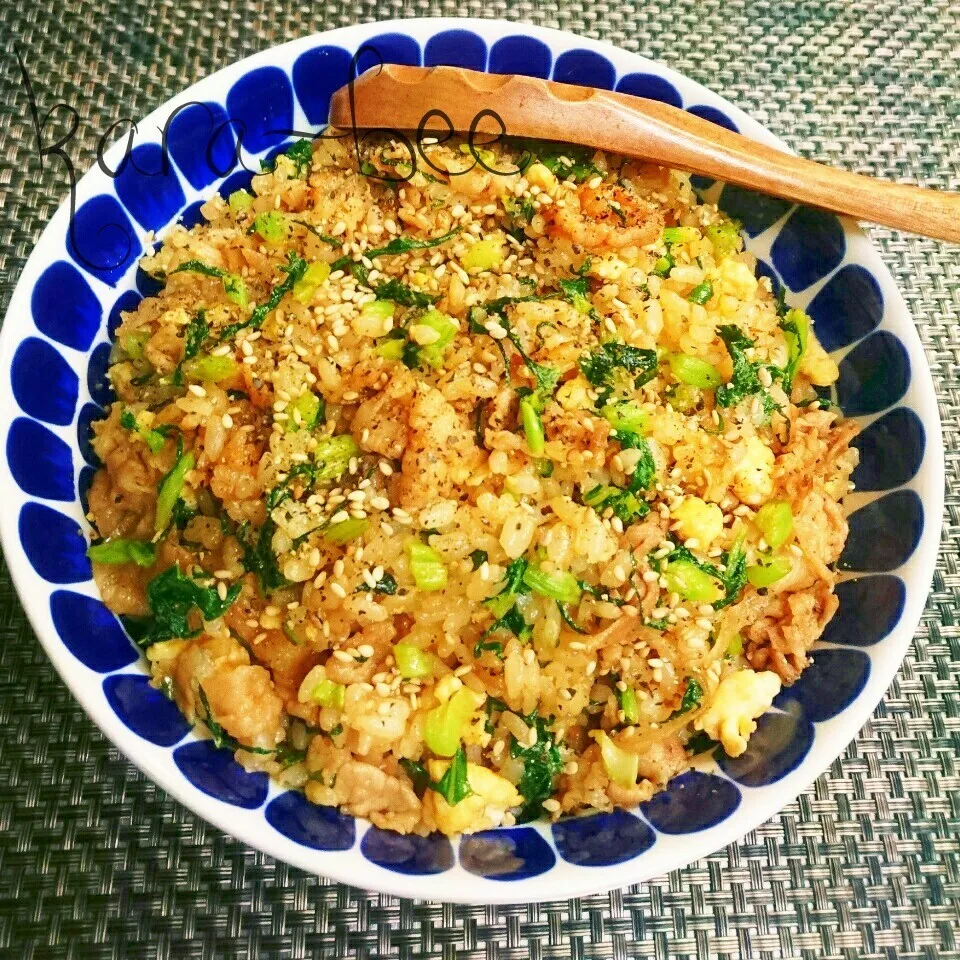 胃袋大満足♡豚バラとかぶの葉の旨辛コチュ焼肉チャーハン|からあげビールさん