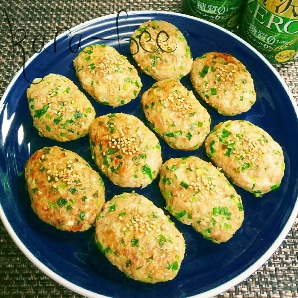 Snapdishの料理写真:ビールが進む餃子味♡スタミナ満点!チーズ入り餃子つくね|からあげビールさん