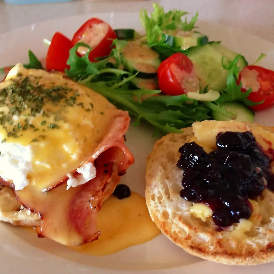 ランチにまたまたEgg Benedict |はーちゃんさん
