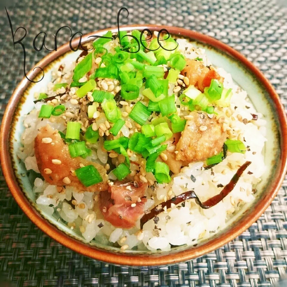 Snapdishの料理写真:焼き鳥缶で旨っ♡中華風塩こんぶ鶏飯【飯研】|からあげビールさん