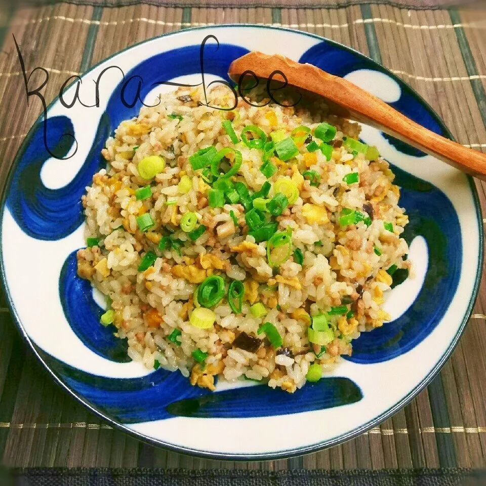 Snapdishの料理写真:茄子の旨味たっぷり♡にんにくオイスター茄子チャーハン|からあげビールさん