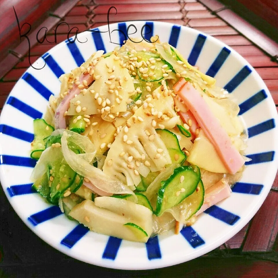 Snapdishの料理写真:さっぱり旨いっ☆たけのこと新玉の中華ごまポン春色サラダ|からあげビールさん