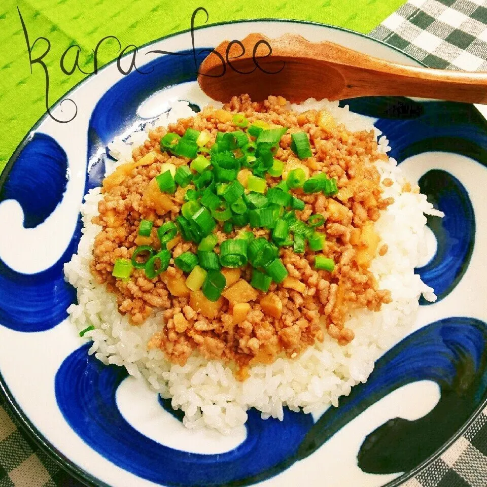 簡単10分♡調味料オール1♡自慢の甘辛たけのこそぼろ丼|からあげビールさん