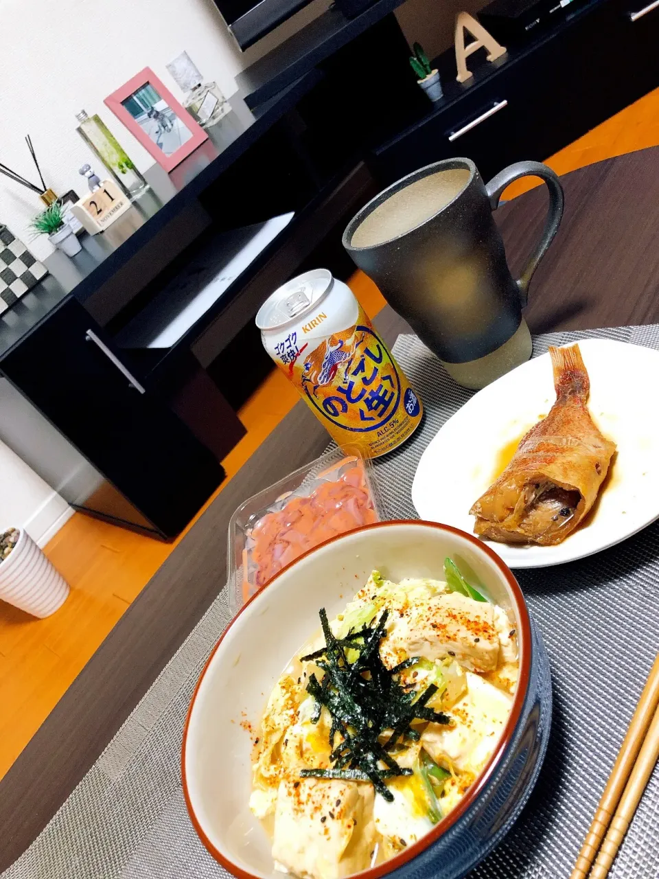 2日ぶりのビール🍻

○豆腐と白菜の卵とじ🥚
○ママに持たされた赤魚の煮付け🐟
○イカの塩辛🦑|anzさん