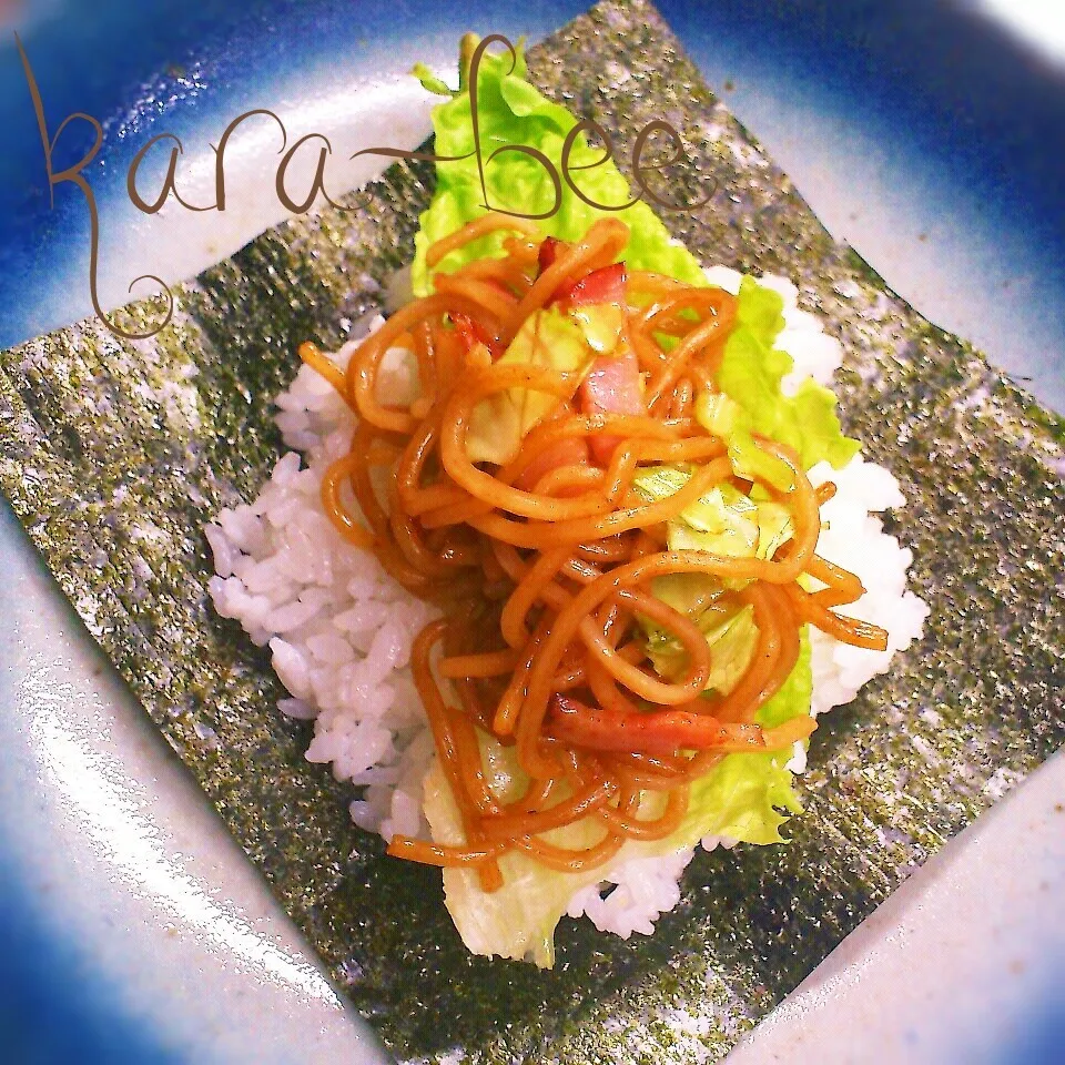 Snapdishの料理写真:食べたらそば飯な【焼きそば手巻きご飯】ダブル炭水化物祭り|からあげビールさん