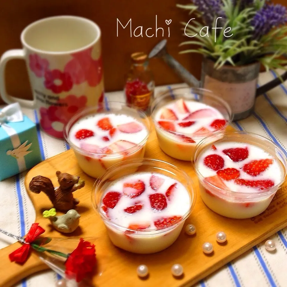 Snapdishの料理写真:ミルクヨーグルト♡ゼリーin苺♪|Sarryさん