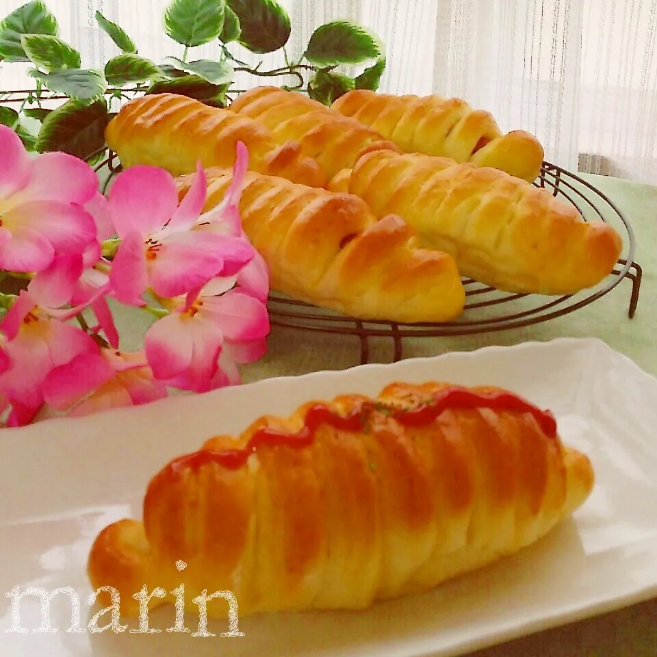 ウインナーパン焼き上がりましたぁ♡( 〃▽〃)|マリンさん