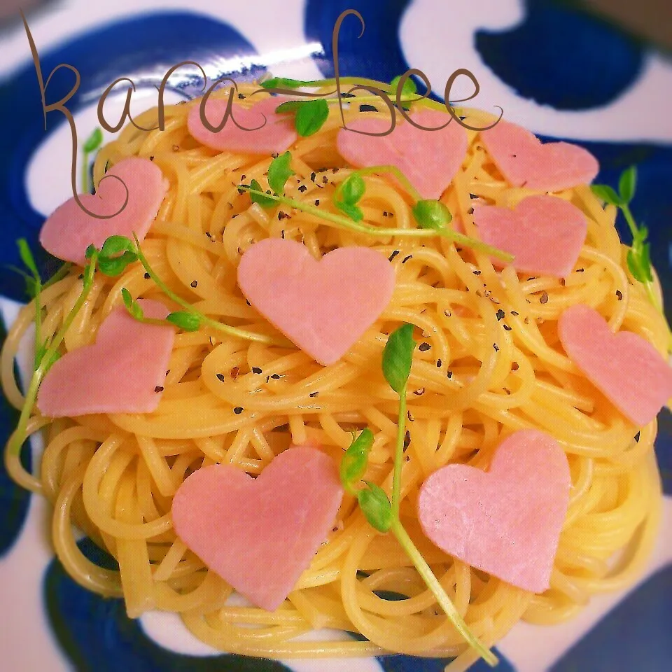 Snapdishの料理写真:味付けは粉チーズなハートいっぱいパスタ☆みんなありがとう|からあげビールさん