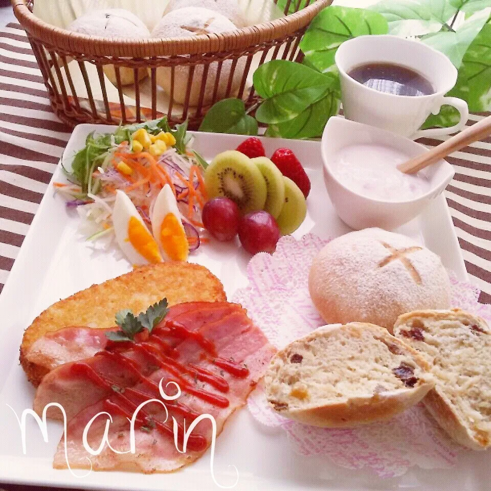 Snapdishの料理写真:今日の朝食は｡♥｡ライ麦レーズンパン｡♥｡|マリンさん