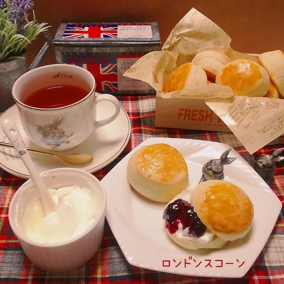 Snapdishの料理写真:ロンドンスコーン♪超〜ふわ。クリームティー風♪|Sarryさん