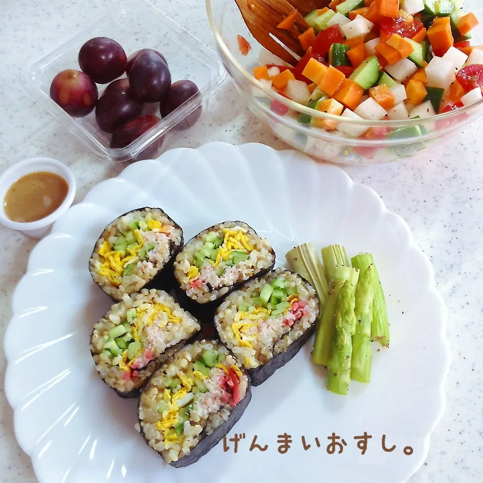 Snapdishの料理写真:玄米お寿司|Sarryさん