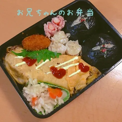 Snapdishの料理写真:ロール焼きそば&おにぎりのお弁当|takarinさん