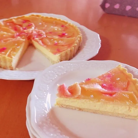 Snapdishの料理写真:NYチーズケーキ。リンゴをのせたよ〜|takarinさん