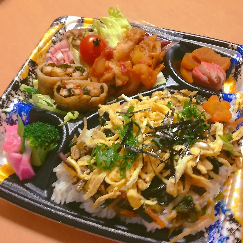 Snapdishの料理写真:パパ弁！  なんか賑やかしいな〜|takarinさん