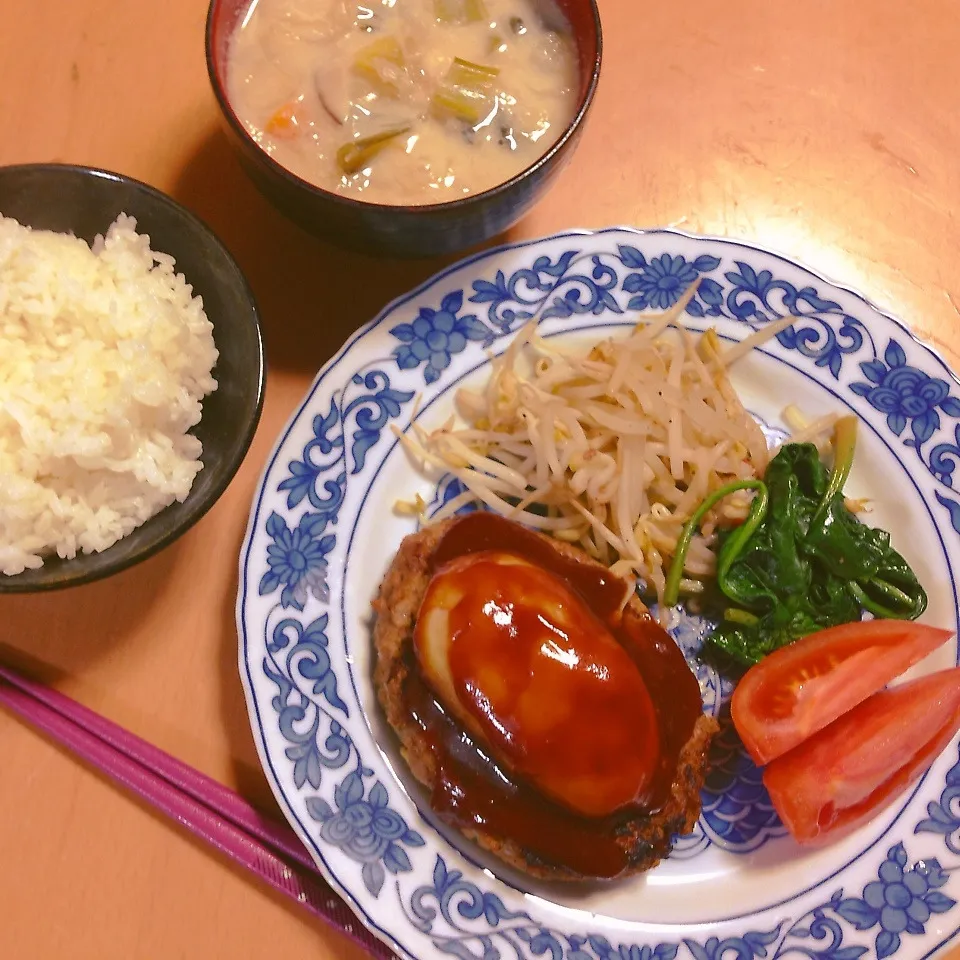 レンチンポテト1/2をハンバーグに乗せて！＆根菜豆乳味噌|takarinさん