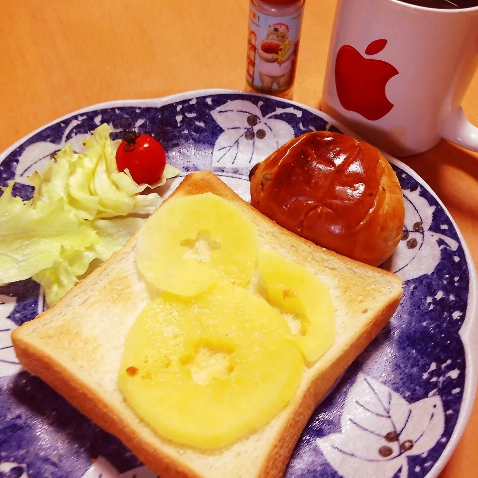 Snapdishの料理写真:リンゴで朝ごパン|takarinさん