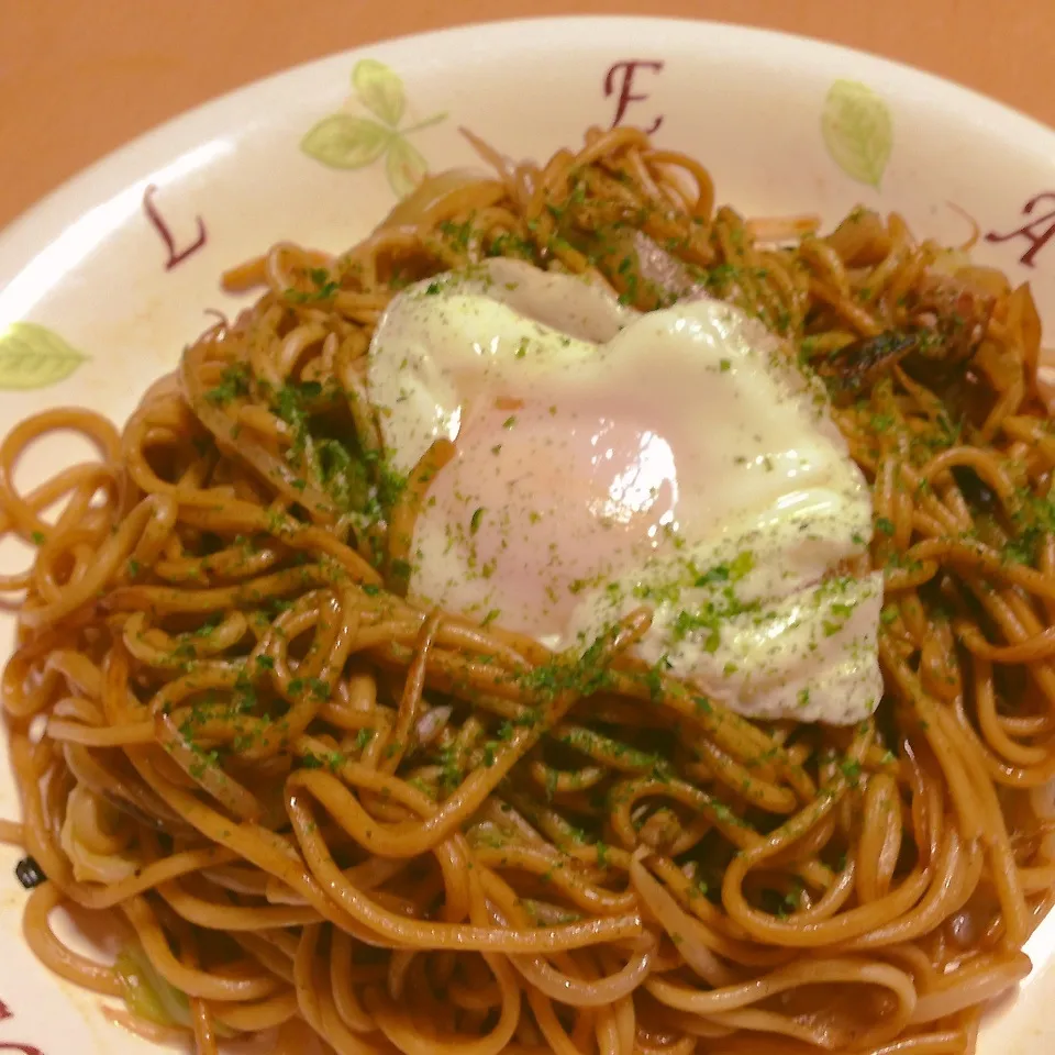 今夜は焼きそば！  半熟目玉焼のせ♡|takarinさん