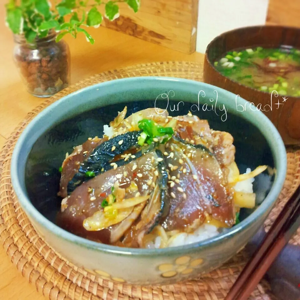 Snapdishの料理写真:発見！鰹のたたきキムチ漬け丼ウメー|Halcoさん