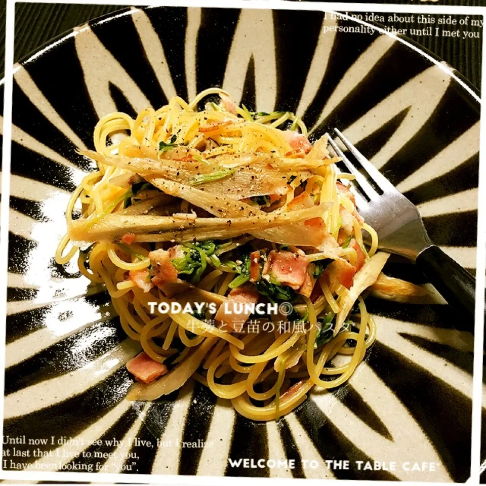 Snapdishの料理写真:牛蒡と豆苗の和風パスタ☆|mimineisannさん