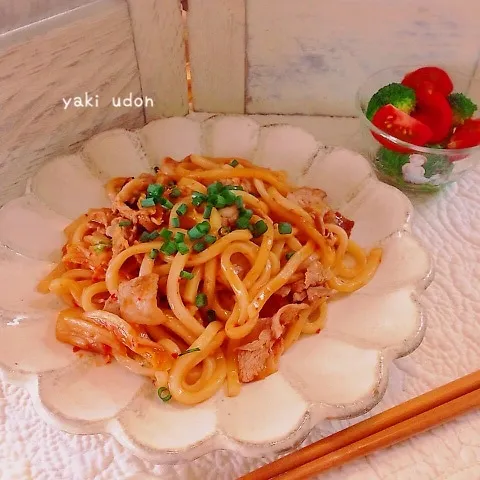 お昼ごはん♡簡単♡豚キムチの焼きうどん|party martyさん