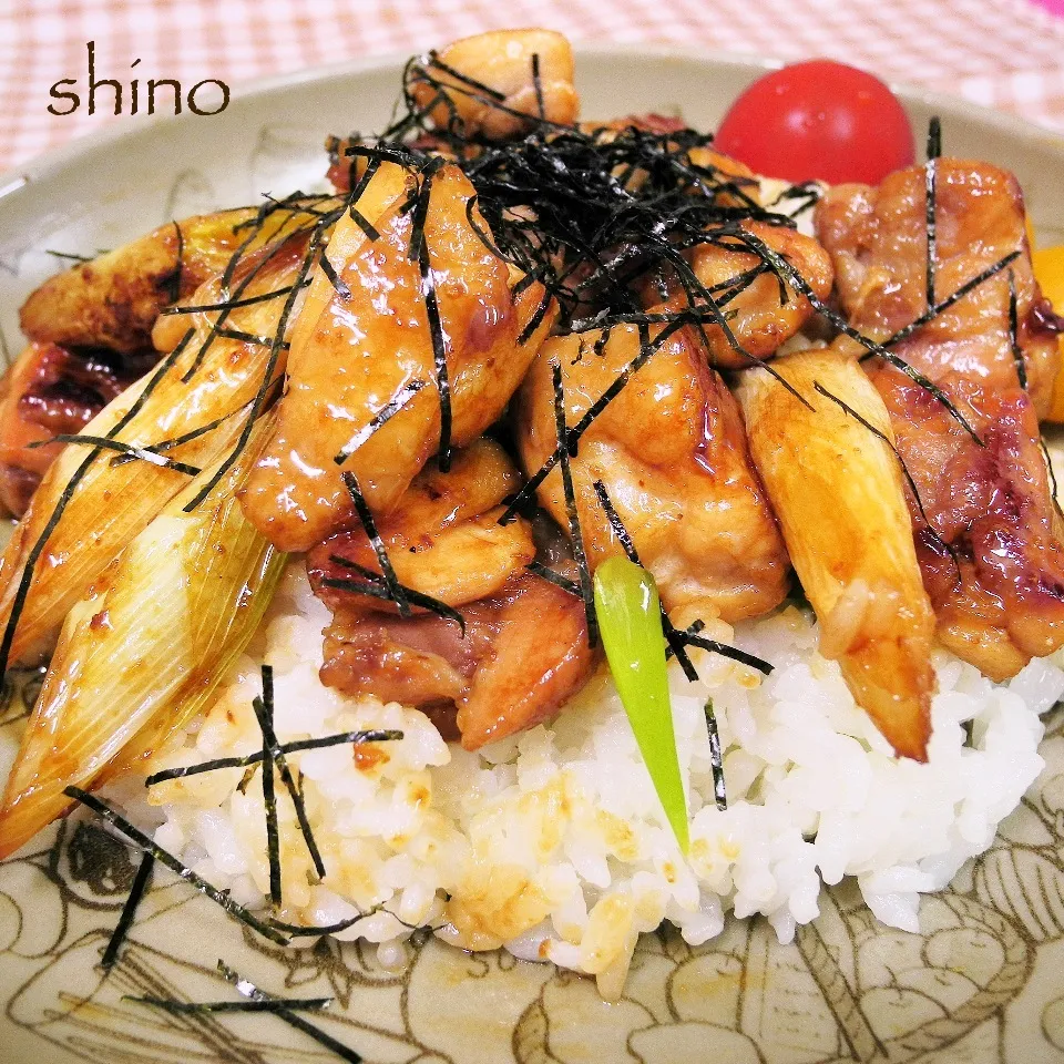 あのファミレスの味♡鳥ピリ辛丼♪|shinoさん